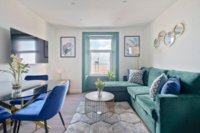 Round Tower Holiday Apartments - Seafront 1,2 & 3 Bedroom Homes Free Parking, WiFi